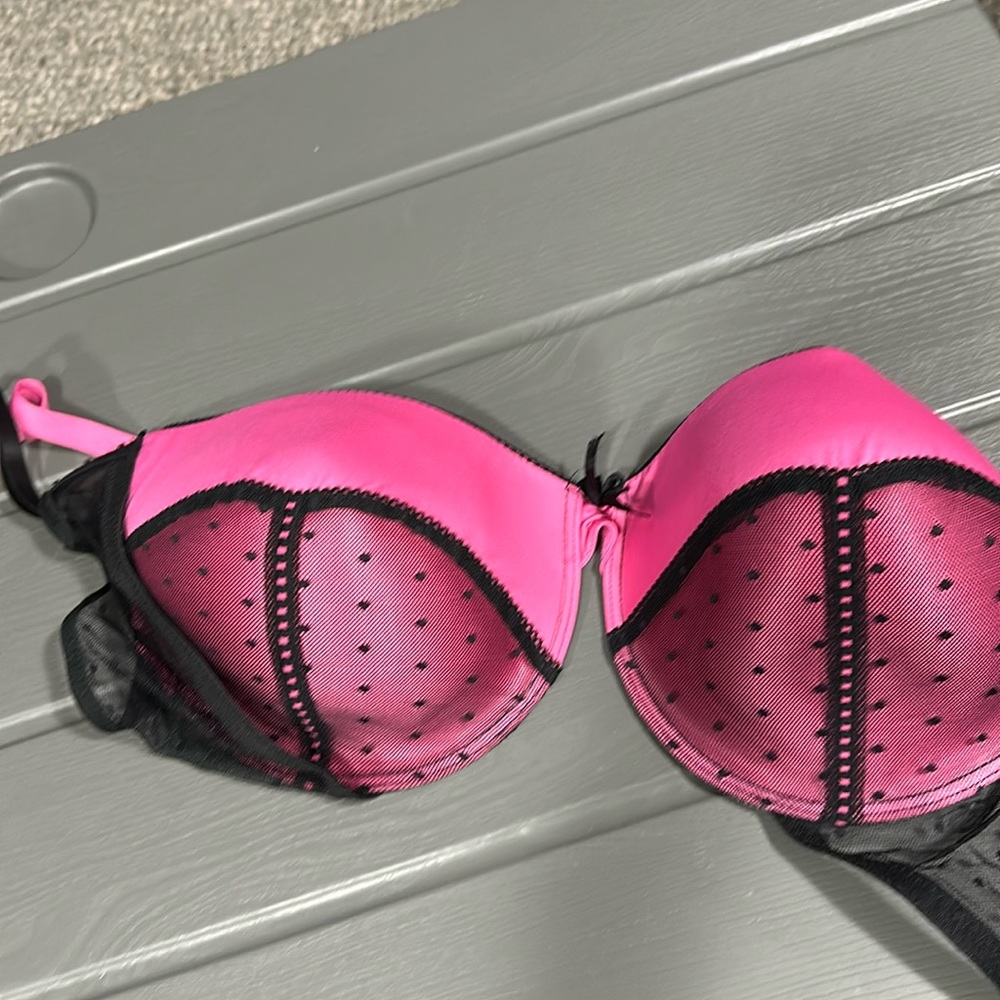 Pink and black like new lightly padded bra